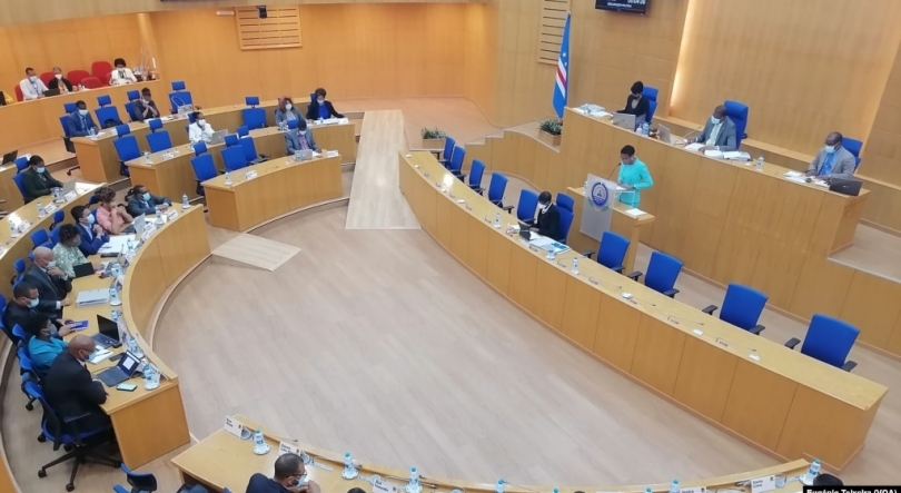 Imagem de Parlamento Cabo-verdiano debate Juventude e Desporto