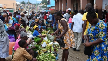 Imagem de Salário mínimo são-tomense sem aumento na função pública