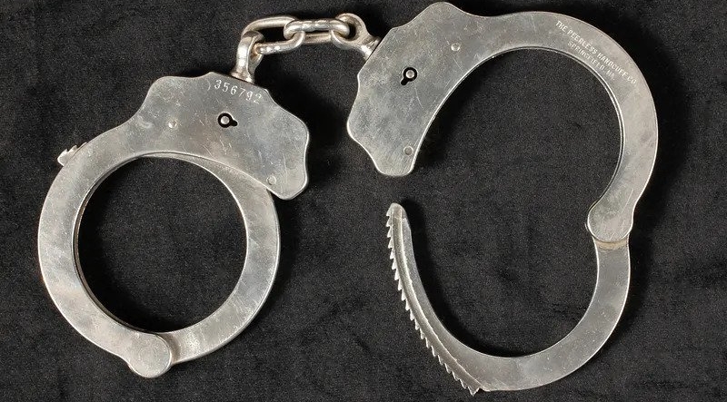 Imagem de Tribunal da comarca da Praia decreta prisão preventiva ao autor do atentado contra o deputado do MpD