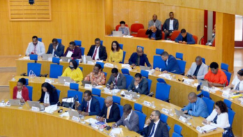 Imagem de Parlamento cabo-verdiano debate moção de censura do PAICV