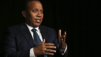 Imagem de PM são-tomense quer lei “mais severa” para proibir a entrada de plástico no país