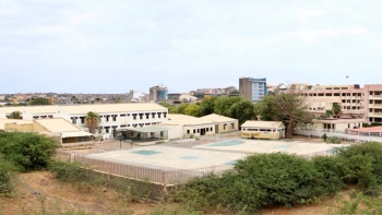 Imagem de Começam hoje as aulas em Cabo Verde mas sem o Liceu da Várzea
