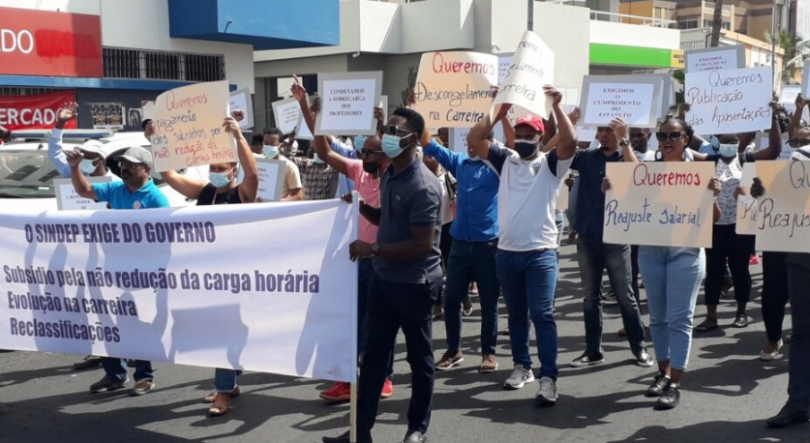 Imagem de Professores cabo-verdianos protestam