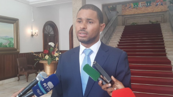 Imagem de Presidente do Governo Regional do Príncipe criticou falta de soluções nas ligações áreas