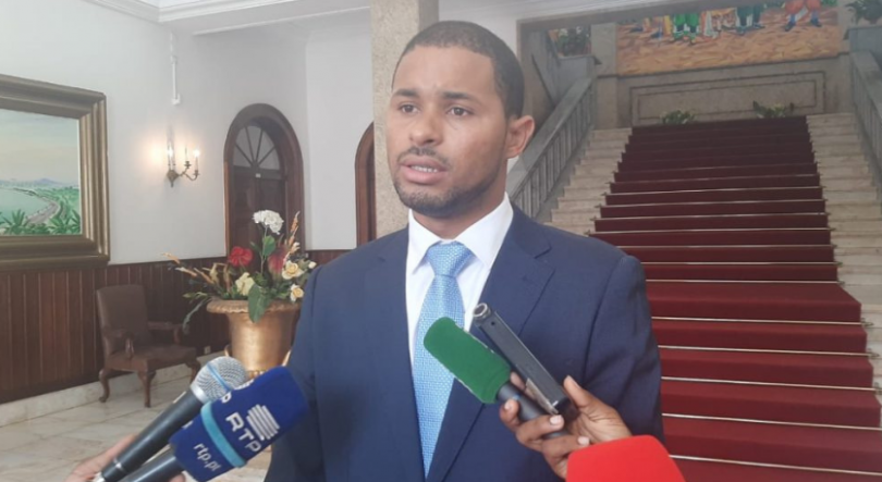 Imagem de Presidente do Governo Regional do Príncipe criticou falta de soluções nas ligações áreas