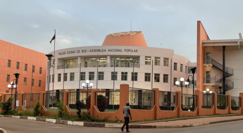 Imagem de Primeiro-ministro guineense apresenta na Assembleia Nacional Popular o Programa do Governo