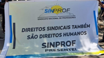 Imagem de Professores angolanos protestam contra agressões