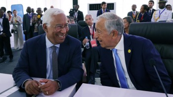 Imagem de Marcelo Rebelo de Sousa e António Costa juntos em Bissau