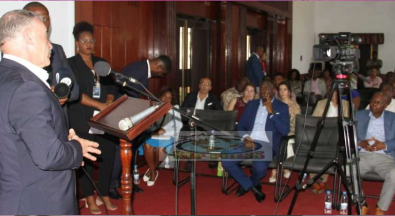 Imagem de Presidente da Câmara de Santa Maria da Feira de Portugal visita São Tomé e Príncipe