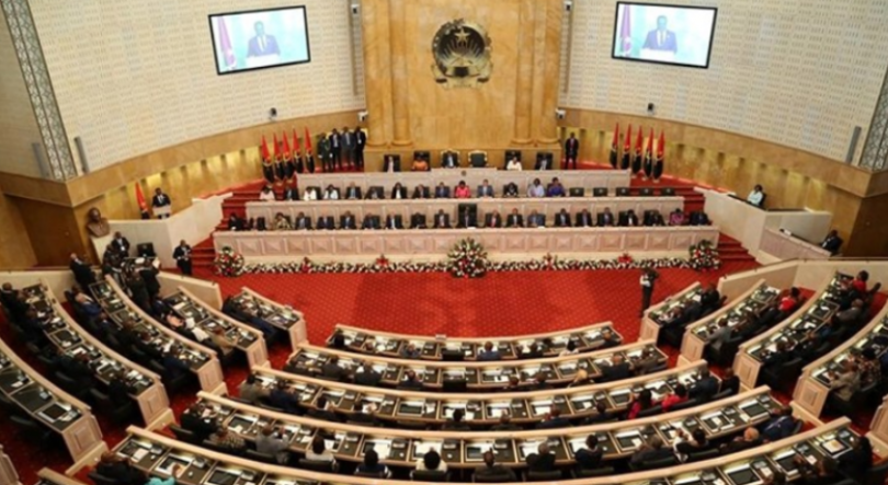 Imagem de Deputados angolanos votam OGE para 2024