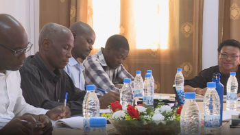 Imagem de Professores santomenses sem acordo sobre novo salário base