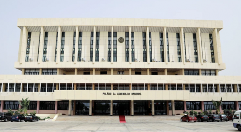 Imagem de Cabo Verde suspende debate da nova lei de nacionalidade