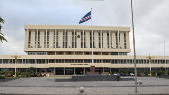Imagem de Transportes entre ilhas e infra-estruturas de Cabo Verde em debate parlamentar