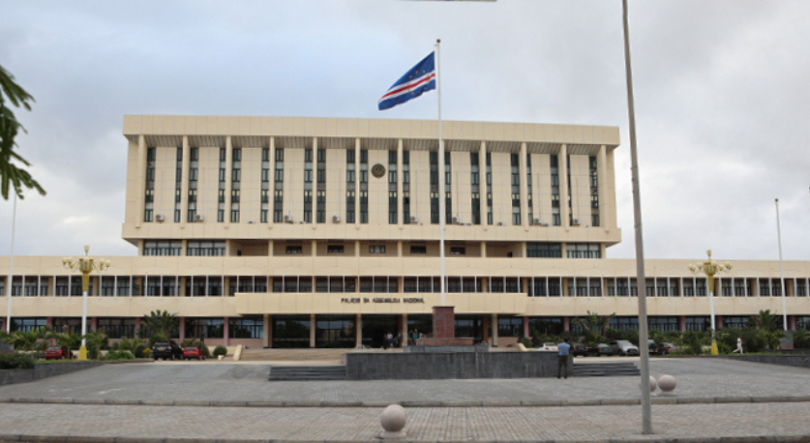 Imagem de Transportes entre ilhas e infra-estruturas de Cabo Verde em debate parlamentar