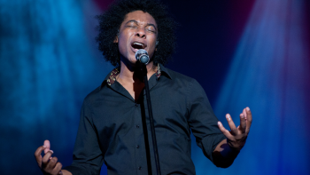 Imagem de Stewart Sukuma oferece “Chuva de Afectos” na maior festa dos 40 anos de carreira