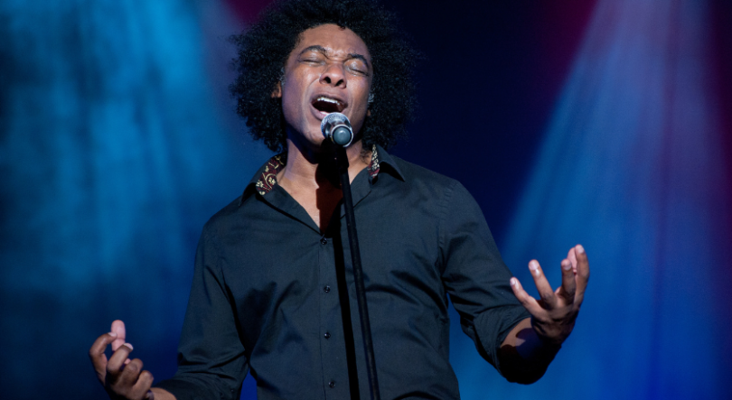 Imagem de Stewart Sukuma oferece “Chuva de Afectos” na maior festa dos 40 anos de carreira