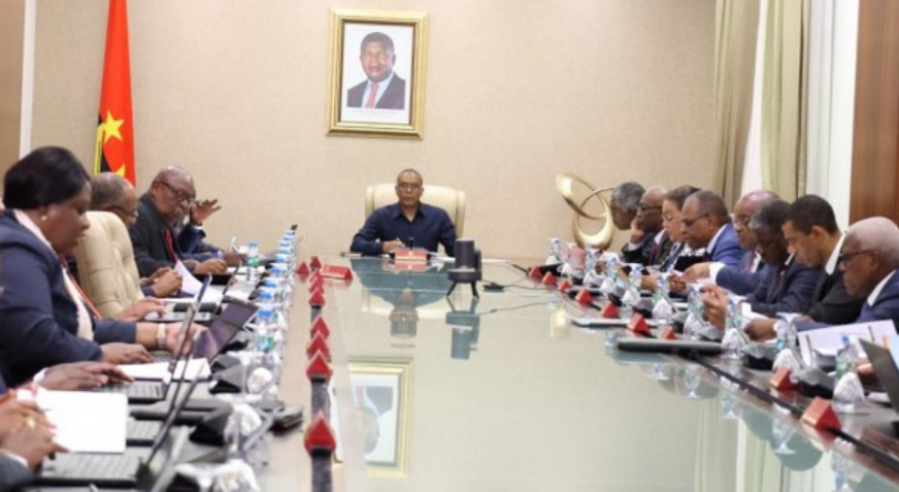 Imagem de Angola prevê privatizar 26 activos  incluindo Unitel, BFA e Ensa