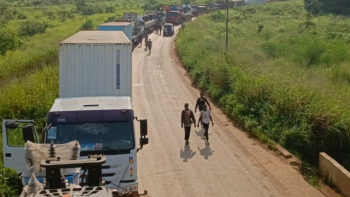 Imagem de Camionistas em Luanda ponderam interromper a entrega de mercadorias no Mercado do Trinta