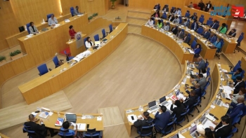 Imagem de Parlamento cabo-verdiano debate o crescimento económico e o emprego