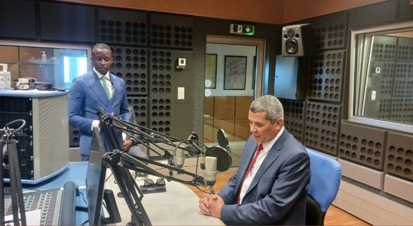 Imagem de Rui Falcão em entrevista à RDP-África