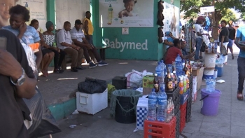 Imagem de Moçambique: Edil de Maputo ameaça retirar vendedores informais dos passeios