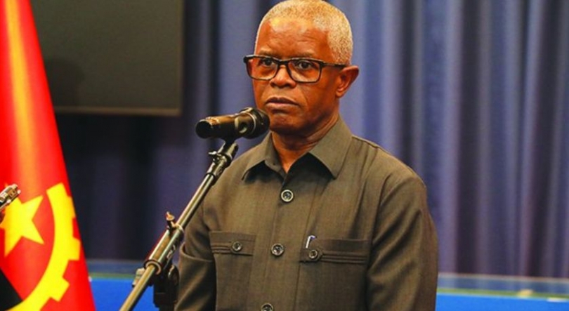 Imagem de Chefe da Casa Militar angolana acusa exército e Polícia de fornecer armas a criminosos