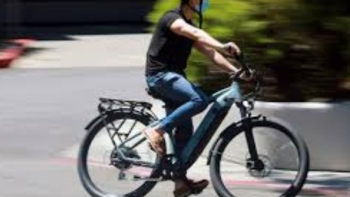 Imagem de Ilha do Príncipe substitui motorizadas por bicicletas elétricas em projeto sustentável