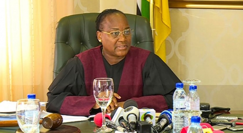 Imagem de Moçambique em suspenso