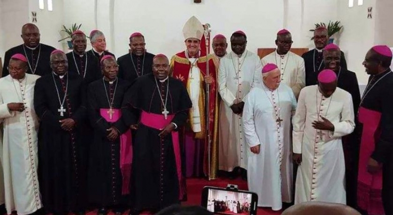 Imagem de Fiéis católicos de Angola e São Tomé pedem paz para Moçambique