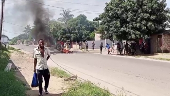 Imagem de Moçambique: Tiros e protestos agitam bairro Patrice Lumumba (Maputo)