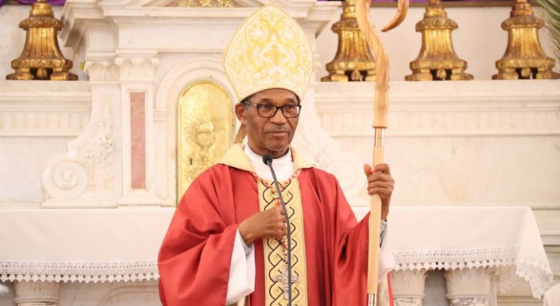 Imagem de Cabo Verde: Dom Arlindo Furtado pede renúncia