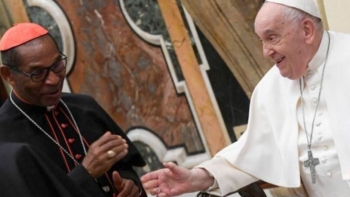 Imagem de Cardeal de Cabo Verde reage à morte do Papa Francisco