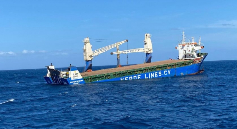 Imagem de Biosfera alerta para o risco de derrame de combustível do navio cabo-verdiano