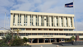 Imagem de Direção da RCV suspende transmissão das sessões do parlamento