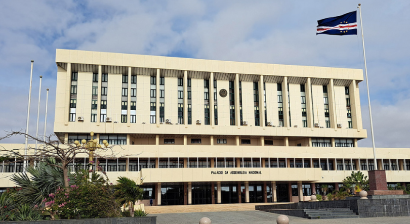 Imagem de Direção da RCV suspende transmissão das sessões do parlamento