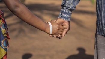 Imagem de Moçambique: ONG defende divulgação da lei contra as uniões prematuras