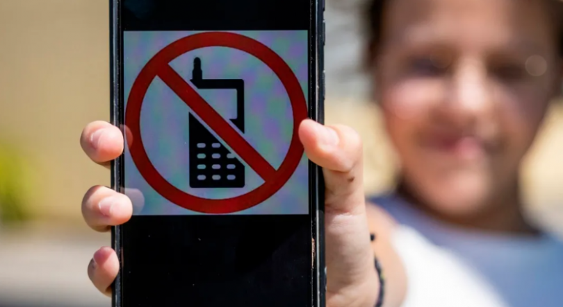 Imagem de Ministério da Educação de Cabo Verde proibe o uso de telemóveis