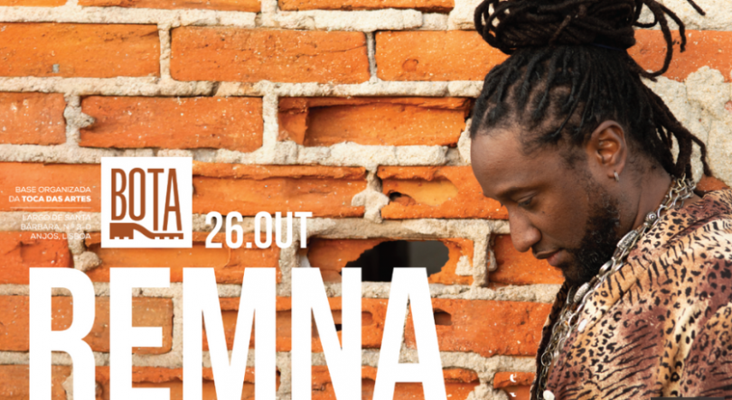Imagem de Remna com banda no palco do BOTA
