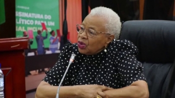 Imagem de Moçambique: Manifestações pós-eleitorais não foram ilegais, diz Graça Machel
