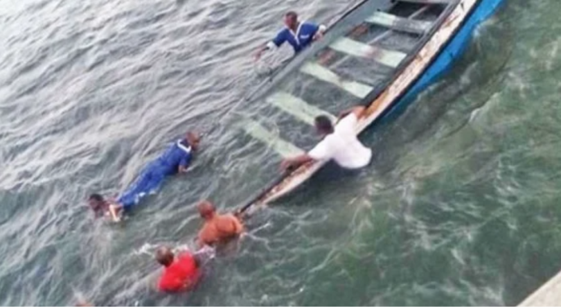 Imagem de Naufrágio de barco que transportava vítimas das cheias provoca um morte e sete desaparecidos