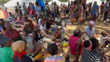 Imagem de Alonga-se a espera pela descida das águas em Moçambique