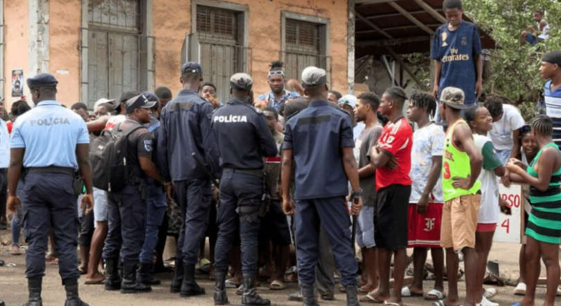 Imagem de Cidadãos são-tomenses que tinham sido detidos, em protesto, recebem assistência jurídica