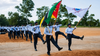 Imagem de Formados em Moçambique mais agentes paramilitares do Instituto Nacional do Mar