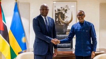 Imagem de Presidente de Moçambique está no Ruanda, participa em encontro sobre desenvolvimento económico