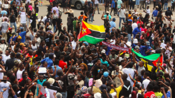 Imagem de 5 de maio, Dia de África, população moçambicana critica políticas exploratórias