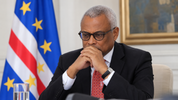 Imagem de Cabo Verde de luto. Multiplicam-se as reações ao acidente no Fogo