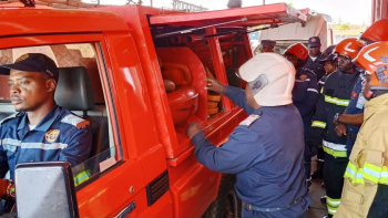Imagem de Controlado o incêndio no Mercado do Kikolo, em Luanda