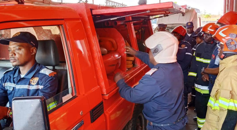 Imagem de Controlado o incêndio no Mercado do Kikolo, em Luanda